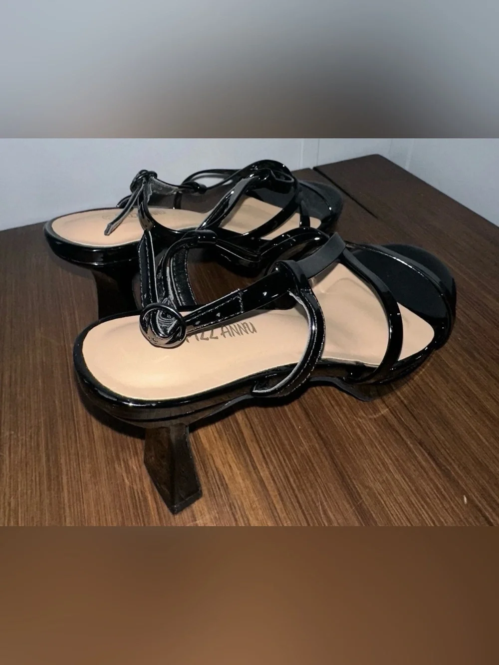 PIZZ ANNU Vola Black Patent Strappy Block Heel Sandals - Women’s 7.5 US NEW
